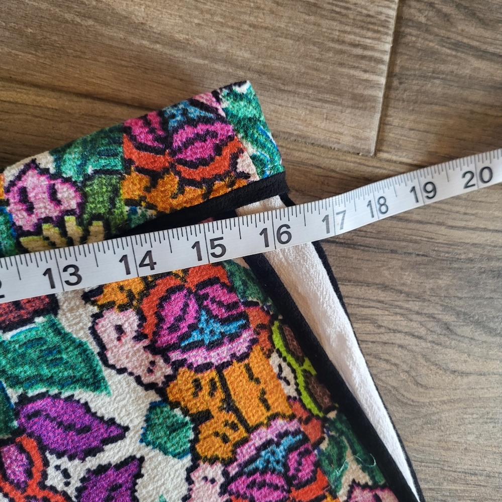 Revolve Minkpink floral shorts size small - Picture 5 of 8